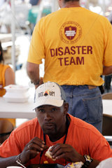Versorgung mit Essen  nach dem Hurrikan Katrina
