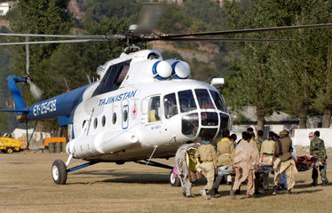 Hubschrauber im Erdbebengebiet Pakistan