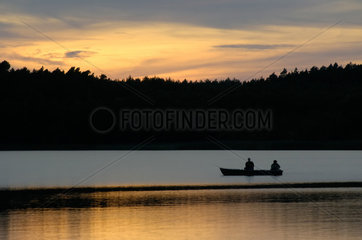 Userin  Deutschland  Abendstimmung mit Anglern am Useriner See