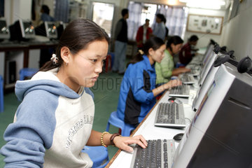 Computerkurs fuer Exil-Tibetaner