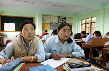 Schulunterricht fuer Exil-Tibetaner in Indien