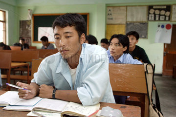 Schulunterricht fuer Exil-Tibetaner in Indien