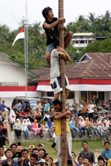 Traditionelle Sportart zum indonesischen Nationalfeiertag in Gunungsitoli