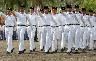 Parade zum indonesischen Nationalfeiertag in Gunungsitoli