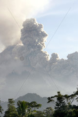 Indonesien  aktiver Vulkan Gunung Merapi auf Java