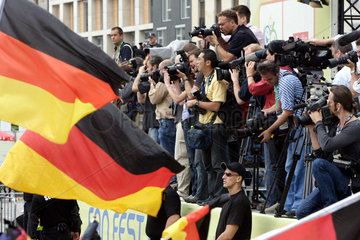 Presse auf der Fanmeile vor dem Brandenburger Tor  Berlin