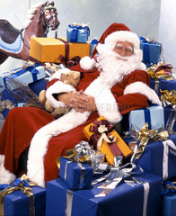 Weihnachtsmann mit Geschenken