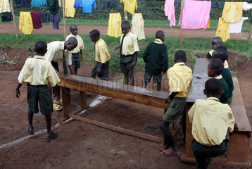 Kenia  Schueler der Missionsstation Nyabondo