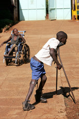 Kenia  Koerperbehinderte leben in der Missionsstation Nyabondo