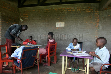 Kenia  Unterricht in der Missionsstation Nyabondo