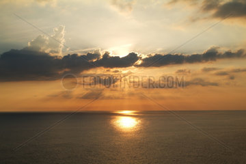 Santiago de Cuba  Sonnenuntergang ueber dem Meer