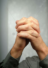 Handzeichen - Beten oder Bitten oder Zusammen