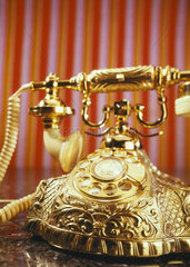 Antikes Telefon aus Messing