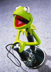 Antikes Telefon mit Figur von Kermit
