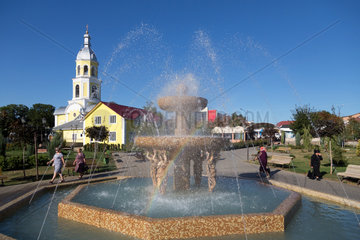 Republik Moldau  Gagausien  Comrat - Brunnen und Glockenturm der Russisch-Orthodoxe Kathedrale