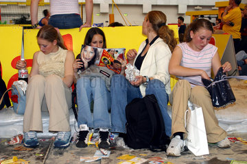 Jugendliche Frauen auf der Jugendmesse YOU in Essen