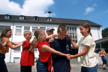 Dorsten  Kinder spielen auf dem Pausenhof der Grundschule