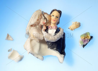 Zerbrochene Hochzeitsfiguren