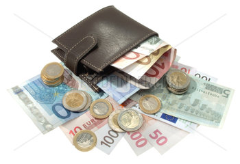 Eine Geldboerse mit Euroscheinen und Euromuenzen