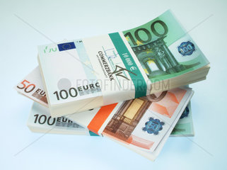 100 und 50 Euro-Buendel