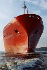 Hamburg  ein Containerschiff der Mississauga Express Klasse von der Hapag-Lloyd Flotte
