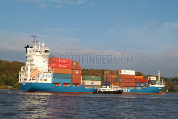 Hamburg  das Containerschiff Dalsland Heerenveen von Team Lines