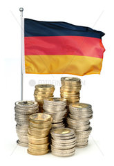 Stapel Muenzgeld vor einer Deutschlandfahne