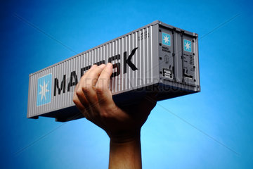 Hamburg  ein Container der daenische Reederei Maersk Sealand
