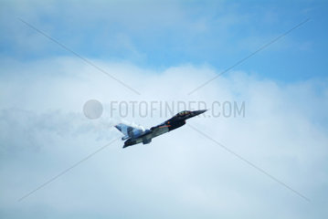 England  eine F-16 der Niederlaendischen Luftwaffe bei der Flugshow in Eastbourne