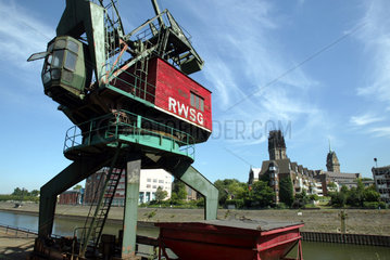 Portalwippkran im Duisburger Innenhafen