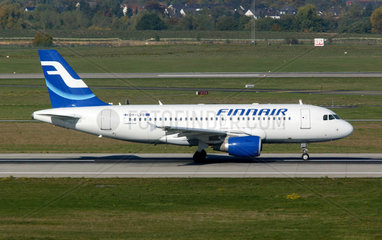 FINNAIR Flugzeug am Duesseldorfer Flughafen