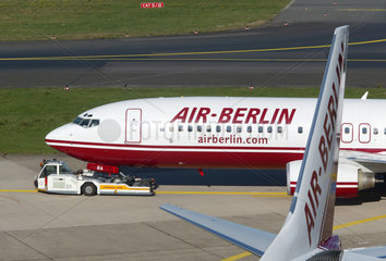 AIR BERLIN Flugzeug am Duesseldorfer Flughafen