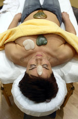 Wellnessbehandlung - Hot Stone Sensitive Massage