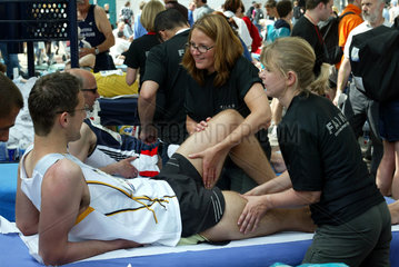 Massageservice nach dem 1. Ruhr-Marathon in Dortmund