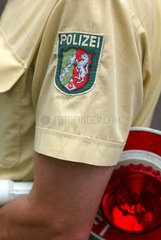 NRW-Polizist mit Haltekelle