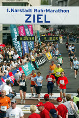 Zieleinlauf beim 1. Ruhr-Marathon in Dortmund