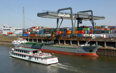 Containerterminal im Duisburger Hafen