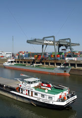 Containerterminal im Duisburger Hafen