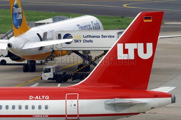 Duesseldorfer Flughafen  LTU Flugzeug