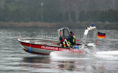Feuerwehr-Schnellboot auf dem Baldeneysee in Essen