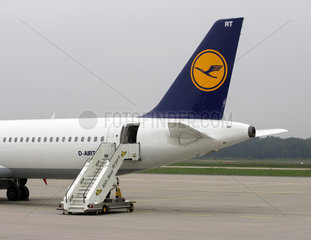 Lufthansa wartet auf Fluggaeste
