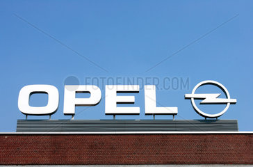 Opel-Logo am Opel Werk Bochum  Werk 2