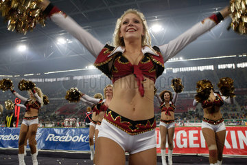 Cheerleader beim American Football in Duesseldorf