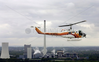 Hubschrauber vor STEAG Kraftwerk in Herne