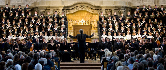 Dresden  Deutschland  der Kreuzchor und die Dresdner Philharmonie in der Kreuzkirche