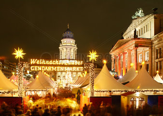 Berlin  Deutschland  Weihnachtsmarkt am Gendarmenmarkt
