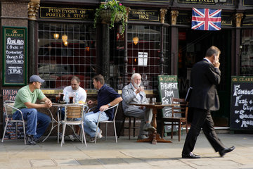 London  Pub am Trafalgar Square