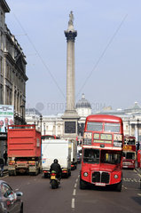 London  Strassenverkehr am Trafalgar Square