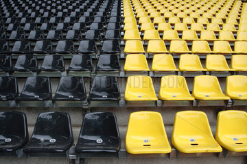 Schwarze und gelbe Sitze  Westfalenstadion in Dortmund