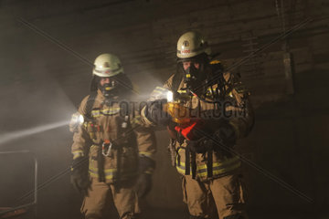 Feuerwehruebung im U-Bahntunnel